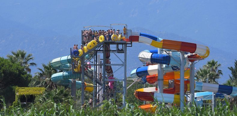 Le « scandale » du burkini interdit à Aqualand ou comment monter une polémique médiatique en plein été