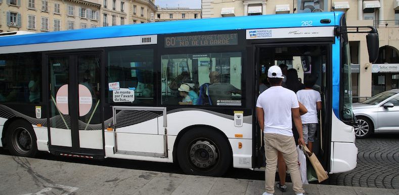 A Marseille, un « bus secret » pour protéger quelques habitants de la populace