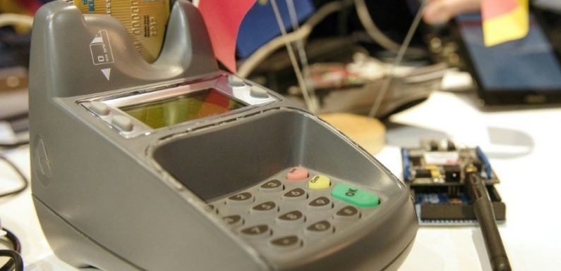 La carte bancaire des demandeurs d’asile au coeur d’une controverse