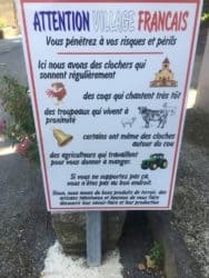 Les citadins en vacances à la campagne : la France Clochemerle