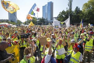 Gilets jaunes Second ‘yellow vests’ protest in Geneva draws several hundred