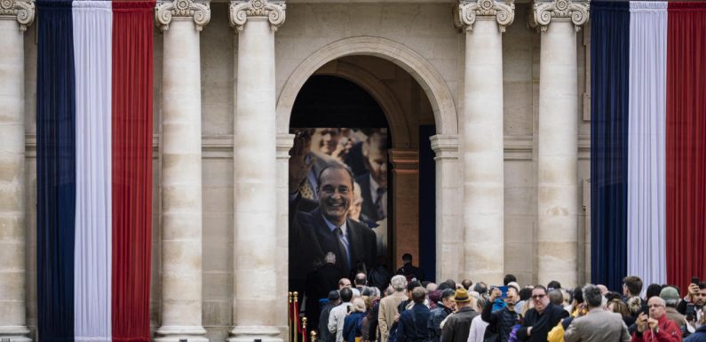 Hommage populaire à Chirac, absous de tous ses péchés