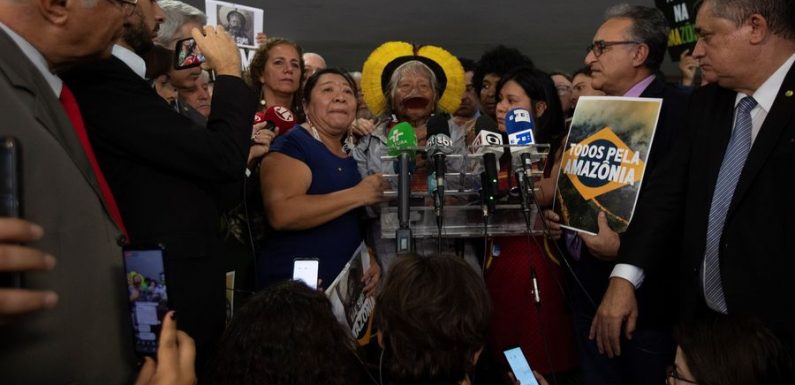 Au Brésil, le chef amérindien Raoni répond aux attaques de Jair Bolsonaro