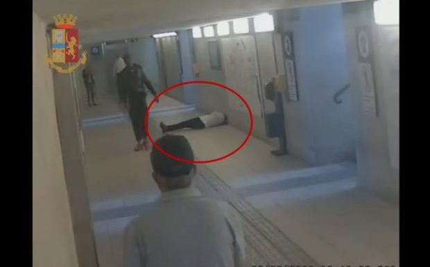 Agression folle à la gare de Lecco (Italie) : Un Togolais en situation irrégulière frappe sans motif deux femmes (Vidéo)