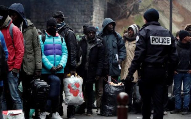 Paris : la capitale française est-elle hypocrite face aux migrants ?