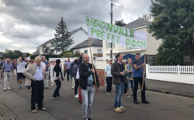 Saint-Herblain (44). Migrants : les riverains exaspérés mènent une action près du gymnase
