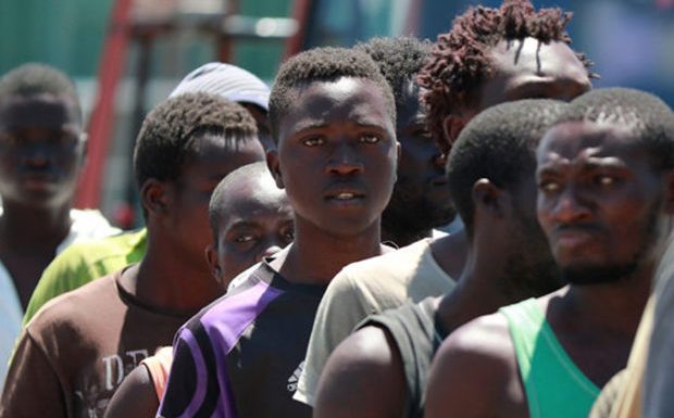 Hongrie : le ministre des Affaires Etrangères déplore la décision de l’Italie de rouvrir ses ports aux migrants