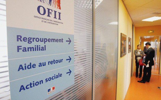 Immigration : neuf personnalités préparent une « réécriture du droit des étrangers »