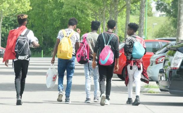Suisse : Au lieu de rénover des écoles, il faudra résorber les coûts de l’asile