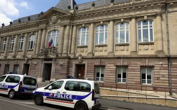 Gilets jaunes. Un officier de police manifestant en garde à vue pour rébellion