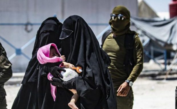 Neuf enfants de jihadistes, dont des petits-neveux et petites-nièces des frères Clain, viennent d’atterrir en France