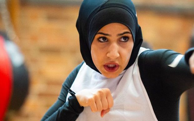 Allemagne : Zeina Nassar, la boxeuse allemande qui se bat pour porter le voile islamique sur le ring