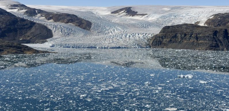 Réchauffement climatique : des touristes pour observer la fonte des glaces