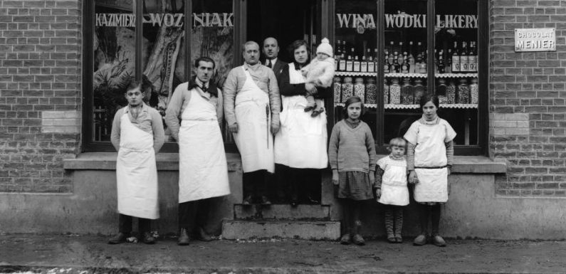 La vie des émigrés polonais dans le nord de la France : un trésor photographique exposé au Louvre-Lens