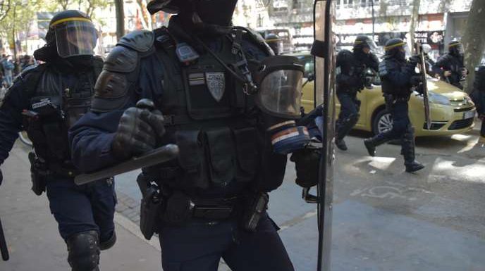 « Gilets jaunes » : une « observatrice » de la LDH jugée pour « entrave à la circulation »