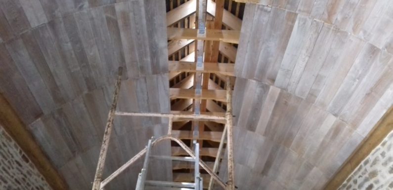 Une soixantaine de jeunes rénovent La Chapelle Basse-Mer