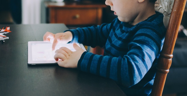 10 conseils pour prévenir l’addiction aux écrans de votre enfant
