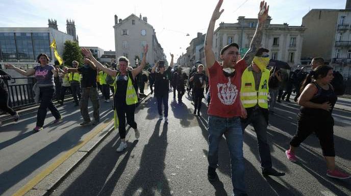 « Gilets jaunes » : l’IGPN saisie après une vidéo montrant un CRS frappant un manifestant