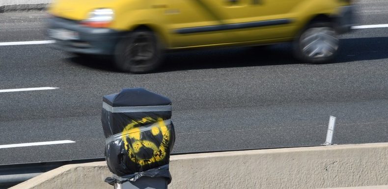 Trois hommes se revendiquant des Gilets jaunes en garde à vue pour avoir incendié un radar