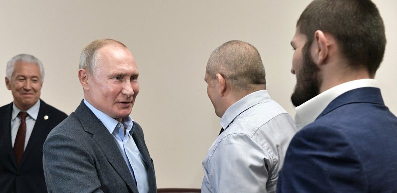 «Victoire convaincante» : Poutine félicite Nourmagomedov pour sa victoire à l’UFC 242 (VIDEO)