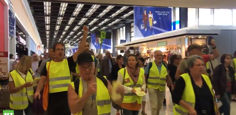 Gilets Jaunes : une centaine de manifestants protestent contre la privatisation d’ADP à Orly