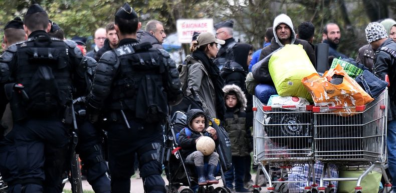 Evacuation du campement de migrants de Grande-Synthe en cours
