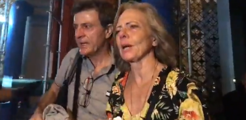 «Gazés en plein visage», un couple de touristes est évacué des Champs-Elysées (VIDEO)