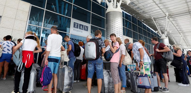 La faillite brutale de Thomas Cook compromet les vacances de 600 000 touristes