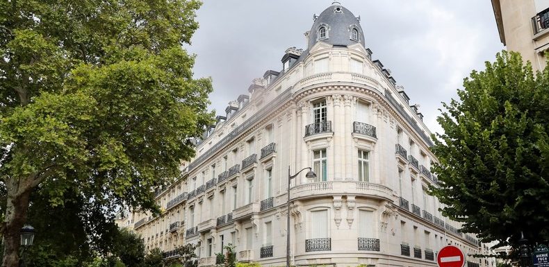 Perquisitions au domicile parisien d’Epstein et à l’agence Karin Models de Jean-Luc Brunel