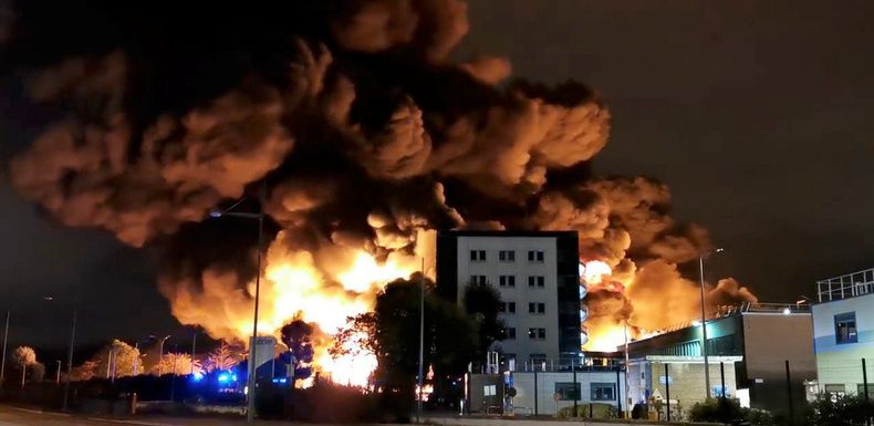 Rouen : un important incendie s’est déclaré dans une usine Seveso (IMAGES)