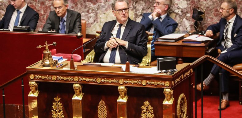 Déni de démocratie ? Richard Ferrand fait adopter un amendement retoqué par les députés