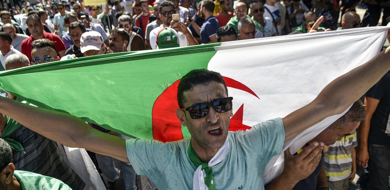 Algérie : les candidats déclarés à la présidentielle dans le collimateur de la rue