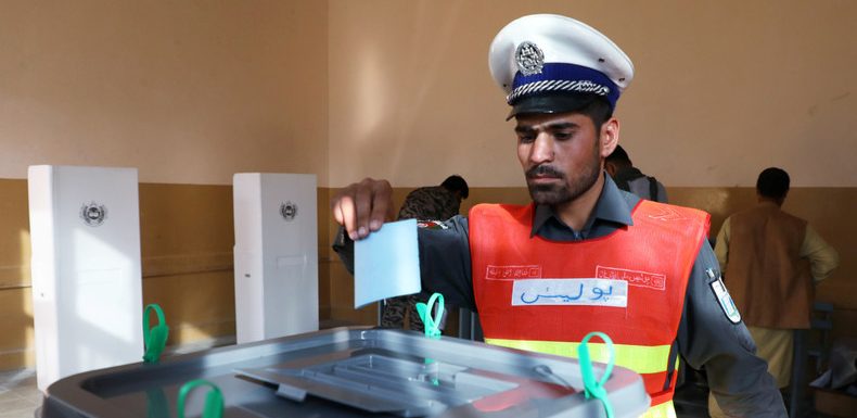 Attentats et défaillances : rude journée électorale en Afghanistan, marquée par l’abstention