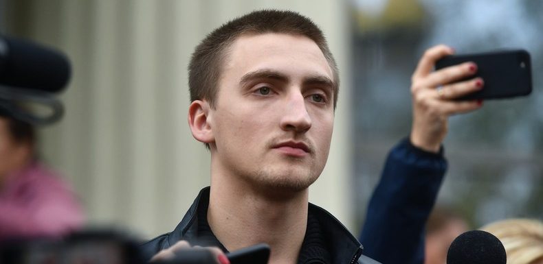 Moscou : la peine de l’acteur Pavel Oustinov réduite à un an de prison avec sursis