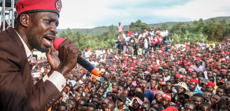 Ouganda : Interdiction du port du béret rouge dans le pays, un symbole de l’opposition politique