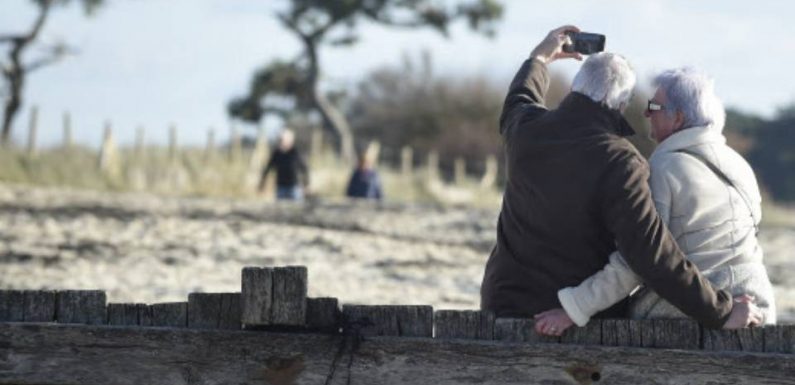 La solitude des personnes âgées plus grande dans les petites villes et les quartiers « sensibles »
