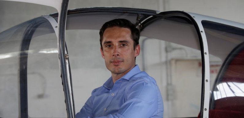 Gouvernement : Jean-Baptiste Djebbari, un ancien pilote de ligne, nommé aux Transports