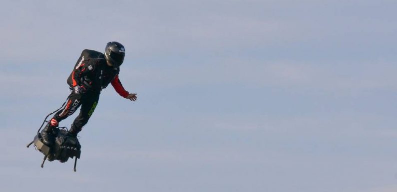 Franky Zapata incommode ses voisins de Sausset-les-Pins à cause du bruit de son Flyboard