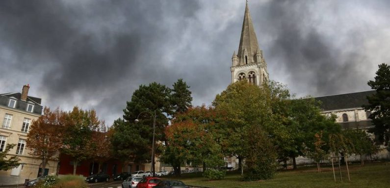Incendie de l’usine Lubrizol à Rouen : France 3 évacué en raison d’une forte odeur