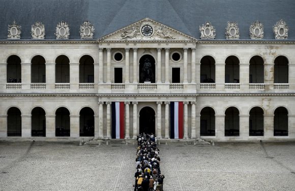 Mort de Chirac: «Adieu président, vous nous manquez déjà»… Les Français très nombreux aux Invalides