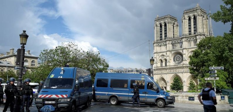Attentat déjoué devant Notre-Dame de Paris : Six femmes et deux hommes dans le box des accusés