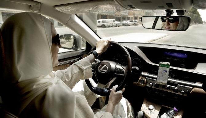 Arabie Saoudite : ces femmes qui tombent l’abaya
