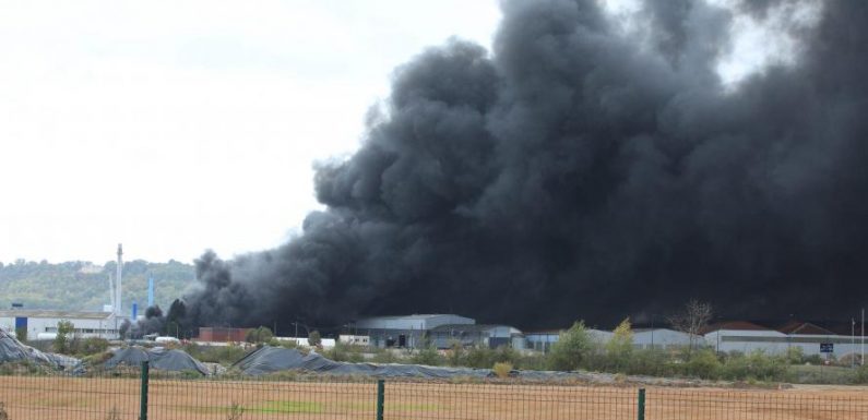 Incendie d’une usine Seveso à Rouen: des députés français réclament une enquête parlementaire