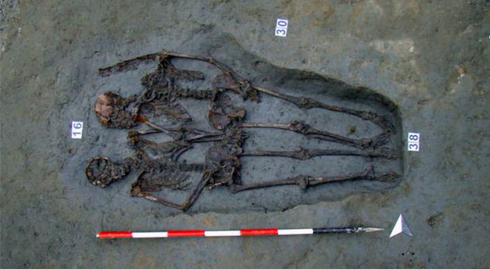 Ces squelettes romains retrouvés enlacés étaient deux hommes