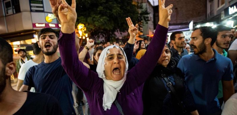 TURQUIE. La police tire des balles en caoutchouc sur des manifestants dénonçant l’éviction des maires kurdes