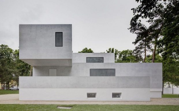 Nouvelles maisons sur le site du Bauhaus à Dessau par Bruno Fioretti Marquez
