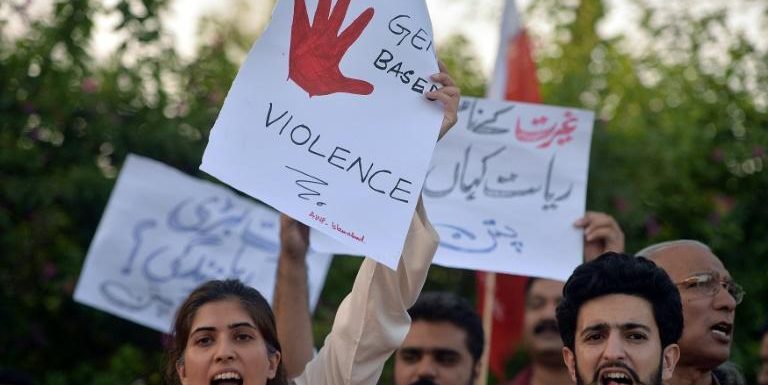 « Crimes d’honneur » au Pakistan: prison à vie pour les assassins de trois femmes