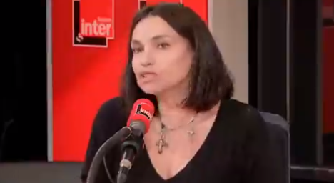 Béatrice Dalle sur le racisme : « Quand on est blanc, dans un pays de blancs, catho, hétéro, on subit pas des choses comme ça »
