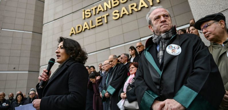 Turquie : cinq ex-journalistes de Cumhuriyet vont sortir de prison