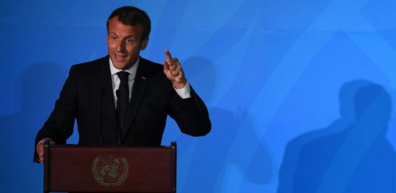 Macron et les jeunes pour le climat : ironique en off, solidaire à la tribune